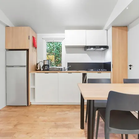 Mobile Le Montourey Forum 80 *